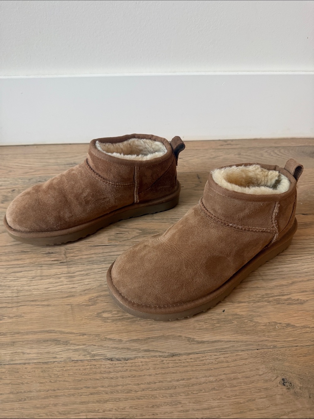Ugg Mini bootie Size 8 Womens